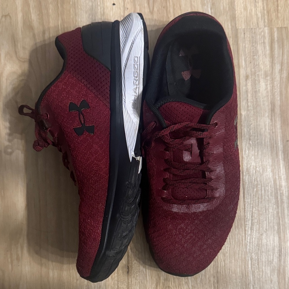 Under Armour Men's Burgundy Athletic Shoes
